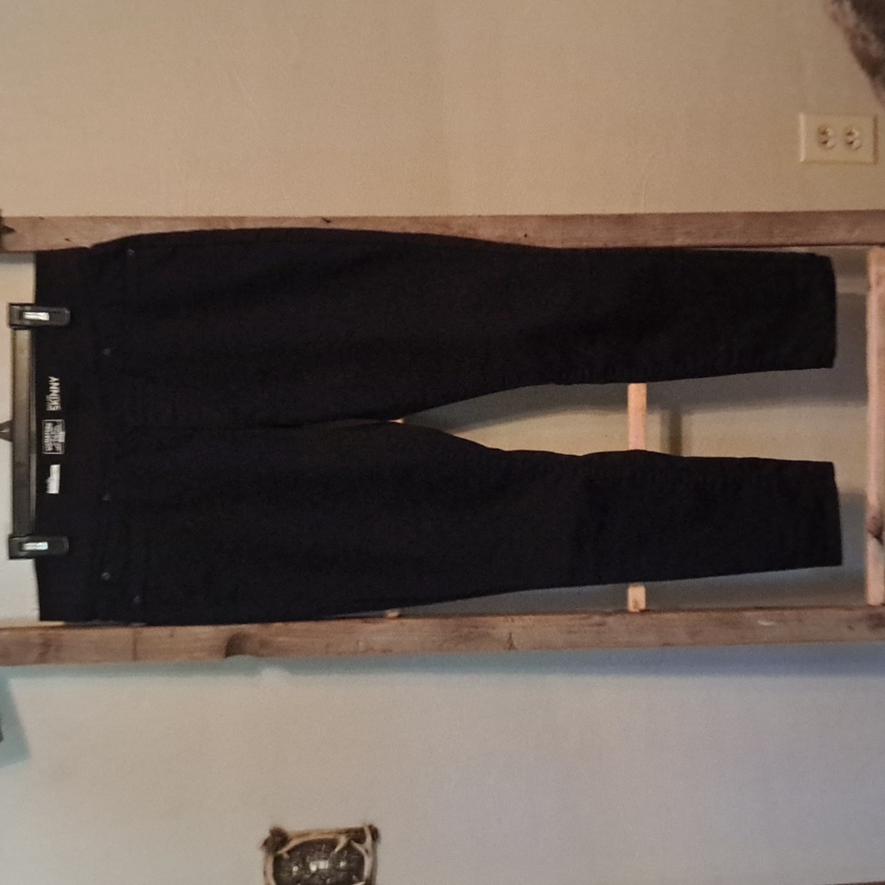 Signature Levi's Strauss totally shaping pull on skinny jeans black women's 14